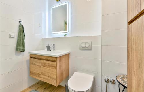 Ένα μπάνιο στο Stunning Home In Kumrovec With Sauna
