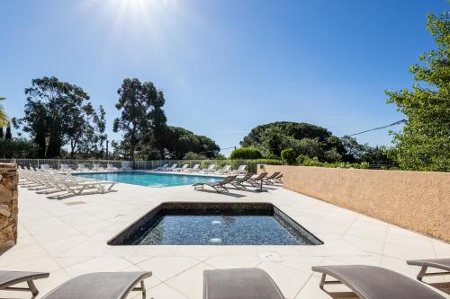 Kolam renang di atau dekat dengan Garden & City Les Bastides de Grimaud