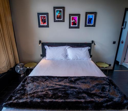 a bedroom with a bed with a furry blanket on it at Rock Lobster City Lodge in Antwerp