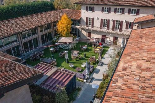 an overhead view of a courtyard in a building at Atena Dolce Vita in Brescia