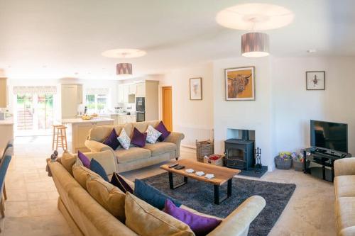 Khu vực ghế ngồi tại Country Crabtree Bungalow with large wild garden