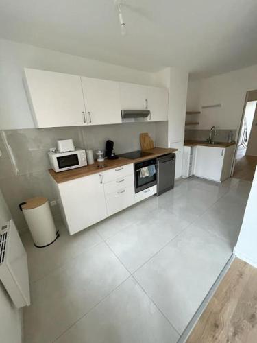Kuchyň nebo kuchyňský kout v ubytování Bourg en Bresse: Superbe appartement de 100 m2