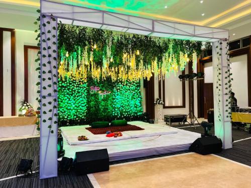 Voodi või voodid majutusasutuse Hotel Ananda Pashupati toas