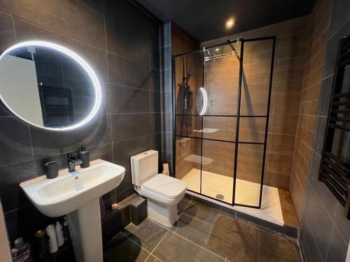 Ένα μπάνιο στο City View 2 Bedrooms Flat