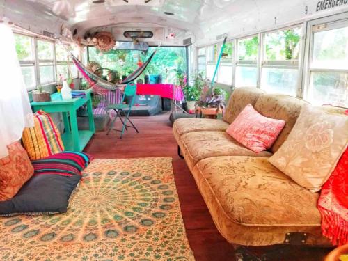 Posezení v ubytování Rainbow Caravan Hostel