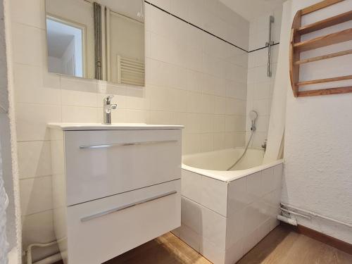 a white bathroom with a sink and a tub at Studio Les Deux Alpes, 1 pièce, 4 personnes - FR-1-348-221 in Les Deux Alpes