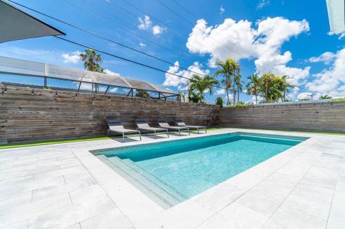 a swimming pool in the backyard of a house at Spacious Modern Home 5BR Heated Pool, 9mn to Beach in Miami
