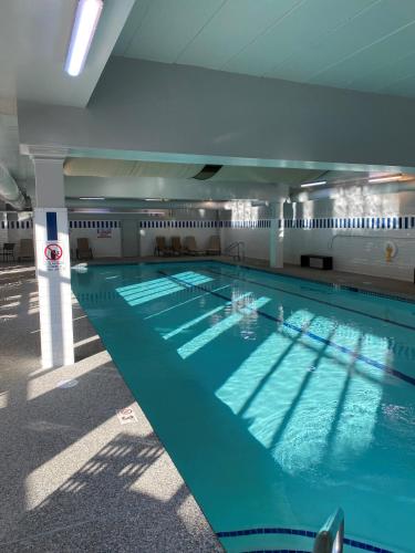 a large swimming pool in a large building at InnSeason Resorts Pollard Brook in Lincoln