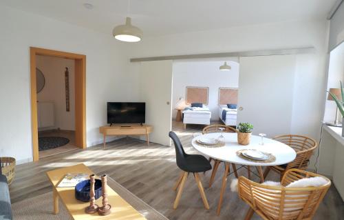 a living room with a table and a living room at BOHO APARTMENT: NETFLIX + BALCONY + BATHTUB in Essen