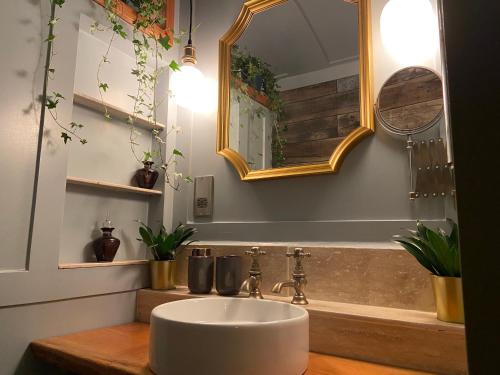 Gallery image of Cosy Double Shepherds Hut In Beautiful Wicklow With Underfloor Heating Throughout in Rathnew