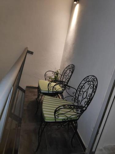 Area soggiorno di Cheerful 3 bedroom town house with garage free parking inside or outside with back yard and roof