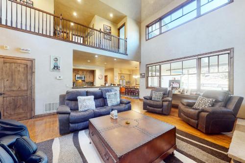 Mountain Home – Photos 5