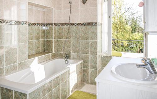 a bathroom with a tub and a sink at Amazing Home In Evran With 3 Bedrooms And Wifi in Les Champs-Géraux