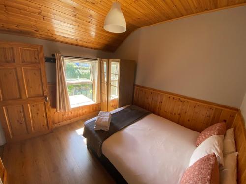 Postel nebo postele na pokoji v ubytování Cosy City Centre Guest Room Shared Home