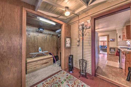 um quarto com uma parede de madeira e uma porta de correr em Cozy High Rolls Cottage with Fire Pit and Gas Grill! em Cloudcroft