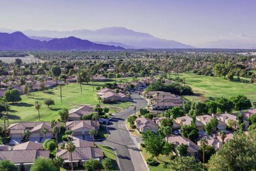 Desert Villa Golf Retreat w Gym Pools & Tennis