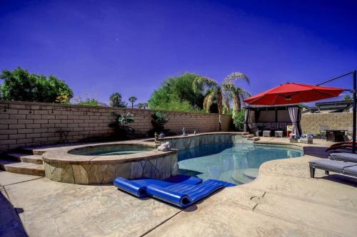 Private Pool Escape w Family Fun & Games