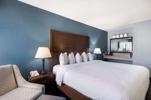 Katil atau katil-katil dalam bilik di Best Western Pocatello Inn