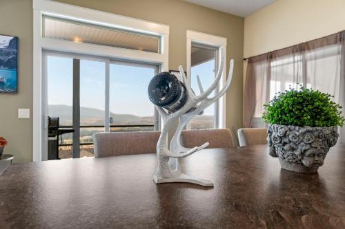 Oh What A View! 2 bed Suite – Photos 3