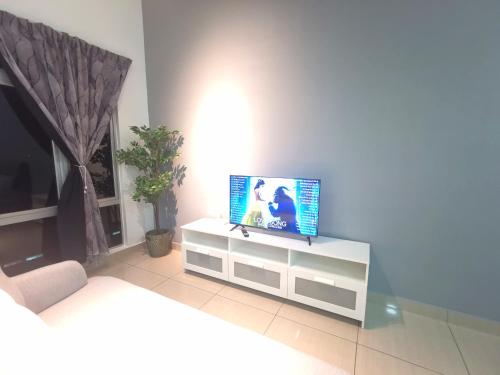 TV a/nebo společenská místnost v ubytování Austin Manhattan 1BR Johor Bahru by Maco Home