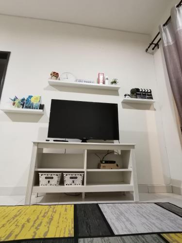 TV a/nebo společenská místnost v ubytování Ijanina Homestay