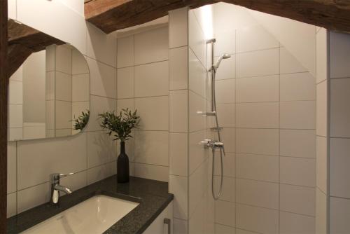 A bathroom at Residence des Recollets Apartments