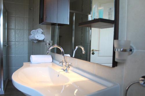 Un baño de Connemara Lake Hotel