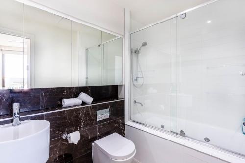 Kylpyhuone majoituspaikassa Ocean View Apartment Yeppoon