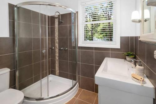 a bathroom with a shower and a toilet and a sink at Mansfield Family Getaway - sleeps 10 in Mansfield