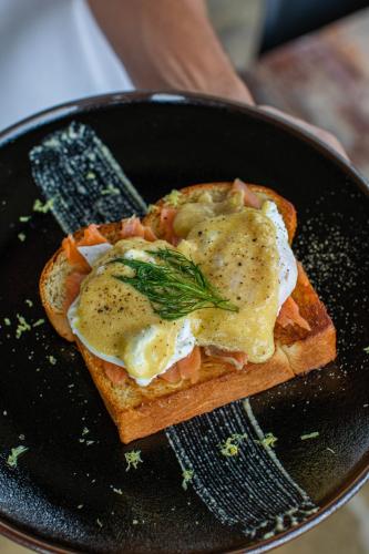 ホテルの敷地内または近くでの食事または食べ物