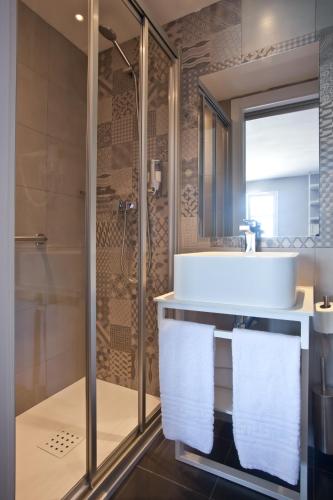 a bathroom with a sink and a shower at Ryans Pocket in Ibiza Town