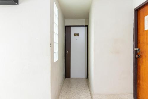 an empty hallway with a door in a building at Boonchai Mansion in Hat Yai