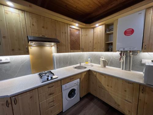 Køkken eller tekøkken på Cottage Forest House