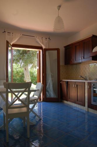 a kitchen with a table and a chair in it at Villa Smeralda in Palau