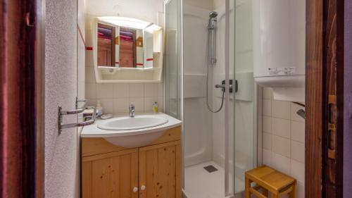 a bathroom with a sink and a shower at Grand Morillon- C215 Appt vue piste-4 pers in Morillon