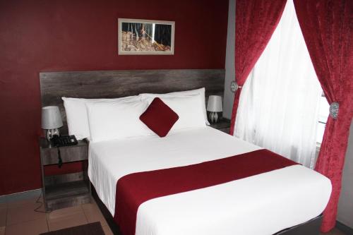 Łóżko lub łóżka w pokoju w obiekcie Platinum Hotel