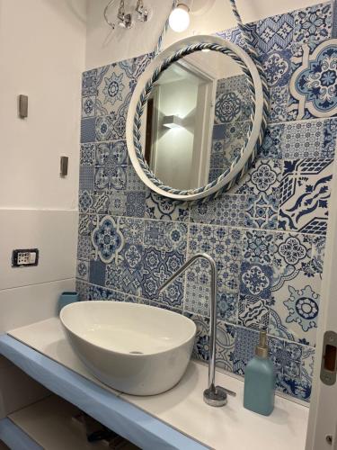 a bathroom with a sink and a mirror on the wall at casa vacanze La Formica in Capo dʼOrlando