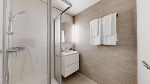 a bathroom with a shower and a toilet and a sink at Sublime contemporary apartment in the city centre in La Chaux-de-Fonds