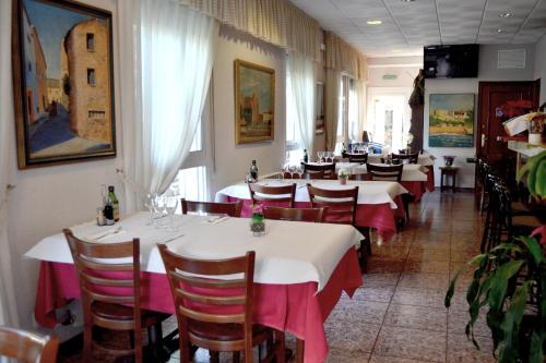Restoranas ar kita vieta pavalgyti apgyvendinimo įstaigoje Hotel Oreneta