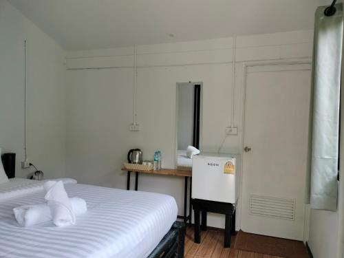 Postel nebo postele na pokoji v ubytování Namthip Homebeach