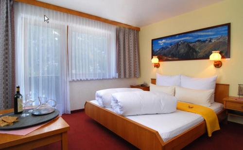 Una cama o camas en una habitación de Tschatscha Nova