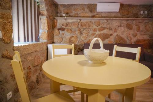 a yellow table with a purse on top of it at O Refúgio da Serra do Caramulo in Caramulo