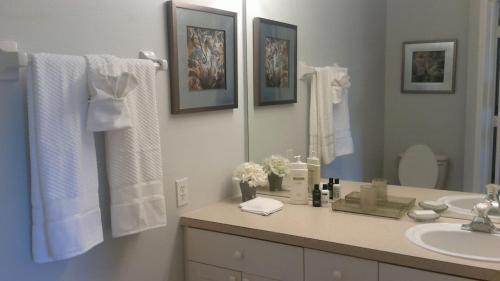 a bathroom with a sink and a mirror at Veteran Owned 3bdr/3 bath Townhouse w/WiFi 3mi to Disney - Fall/Winter Specials in Kissimmee