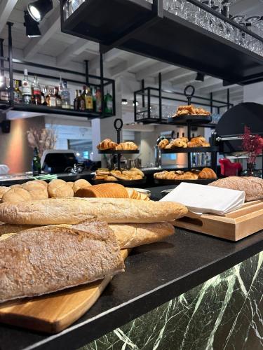 a counter with various types of bread on it at Hostellerie Klokhof in Kortrijk