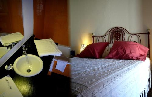 a bedroom with a bed with a sink and a sink at Monte do Vale in Vila Boim