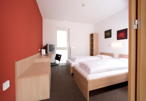 Ένα ή περισσότερα κρεβάτια σε δωμάτιο στο Motel Angern