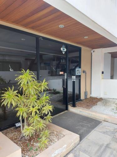 Apartamento aconchegante dois quartos com ótima localização a 100m da praia