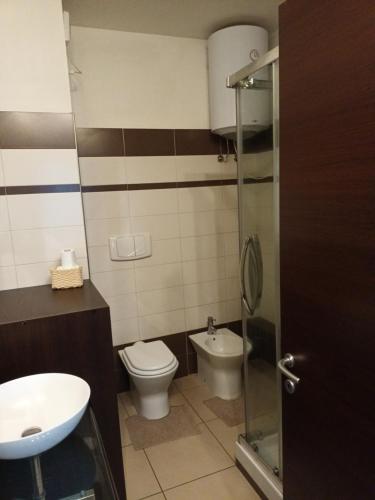 a bathroom with a toilet and a sink at La torre in Latina