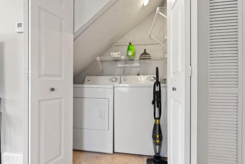 a white laundry room with a washer and dryer at Cheerful Townhouse w/ 2 Ensuite Bedrooms and Yard in Ponte Vedra Beach