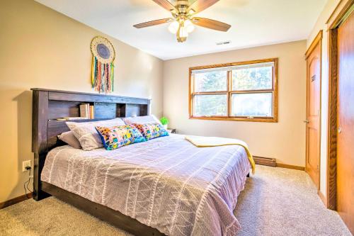 een slaapkamer met een bed en een plafondventilator bij Beautiful Home with Hot Tub on Lake Wissota in Chippewa Falls